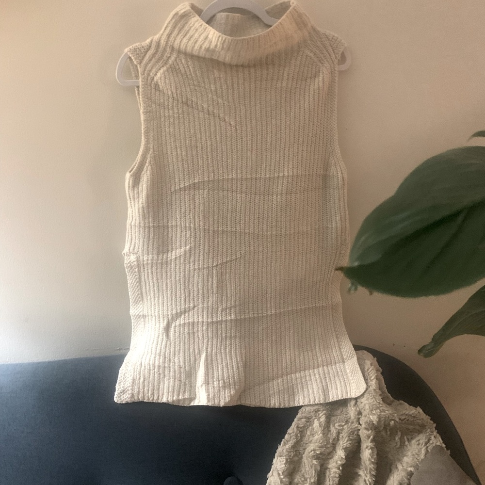 Aritzia wilfred merino wool sweater vest